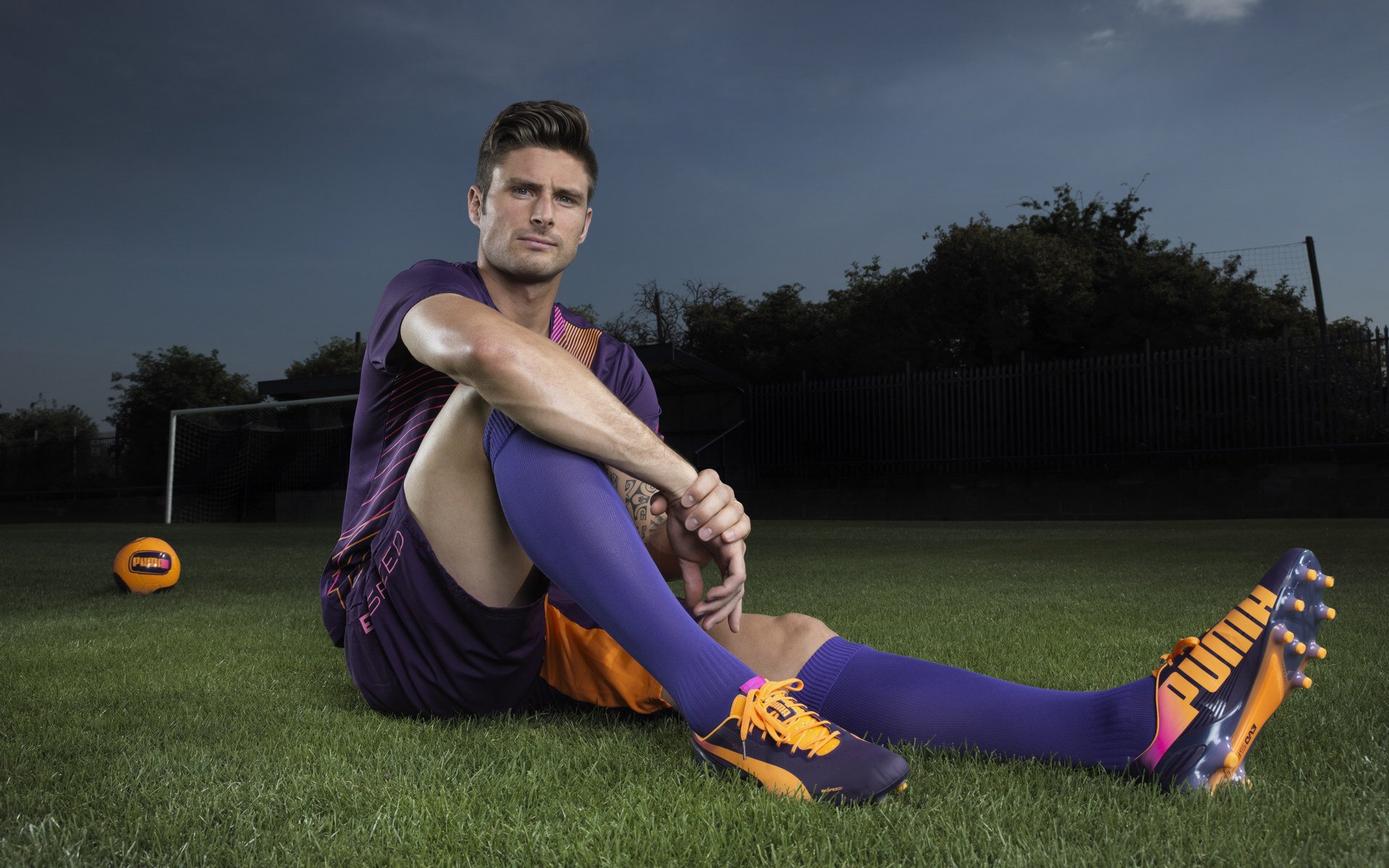 朱婷训练场上鼓励年轻替补队员，朱婷刻苦训练